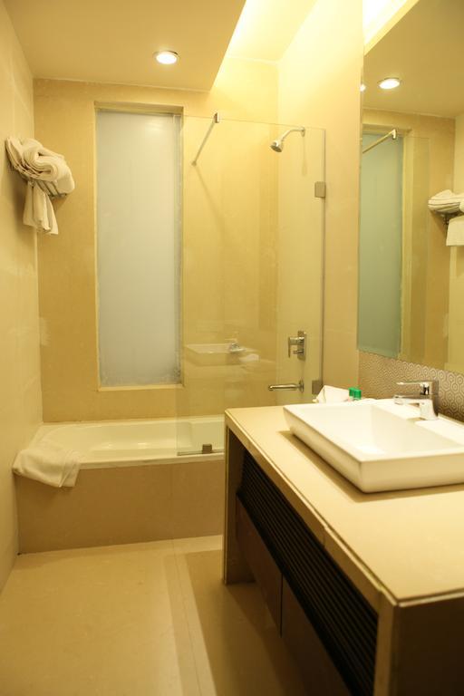 Krome - A - Boutique Hotel メーラト エクステリア 写真