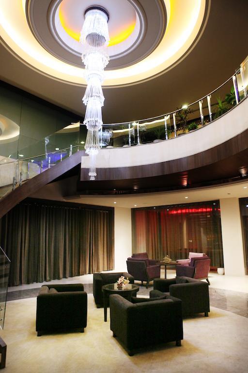 Krome - A - Boutique Hotel メーラト エクステリア 写真